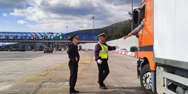Μπαράζ ελέγχων σε φορτηγά για όριο ταχύτητας, κατάσταση ελαστικών και φορτίου