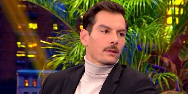 Γιάννης Κακουράκης: “Aν παντρευόμουν, θα πήγαινα με μαγιό και παντόφλα”
