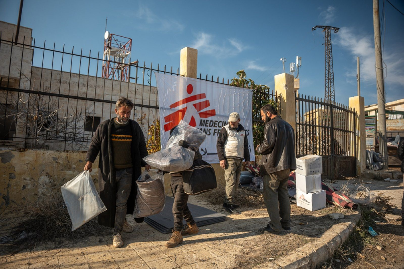 Οι Γιατροί Χωρίς Σύνορα προχώρησαν σε διανομή κit (NFI) σε ανθρώπους που επέστρεψαν πρόσφατα στο χωριό Qubtan Al-Jabal στη δυτική ύπαιθρο στο Χαλέπι.