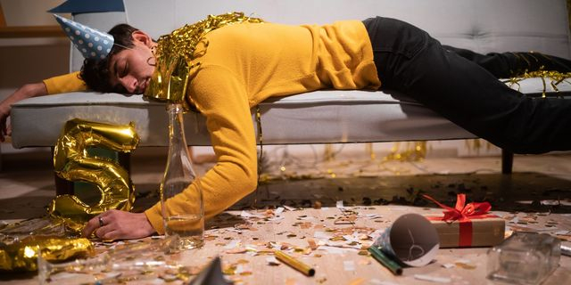 Πώς θα συνέλθεις από το hangover της Πρωτοχρονιάς