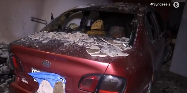 Φωτιά σε πυλωτή στη Θεσσαλονίκη – Κάηκαν 2 ΙΧ και μια μηχανή