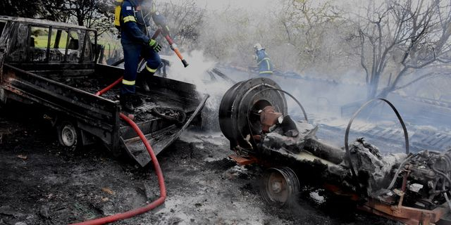 Καλύβια: Άνδρας εντοπίστηκε απανθρακωμένος έξω απ’ το αυτοκίνητό του