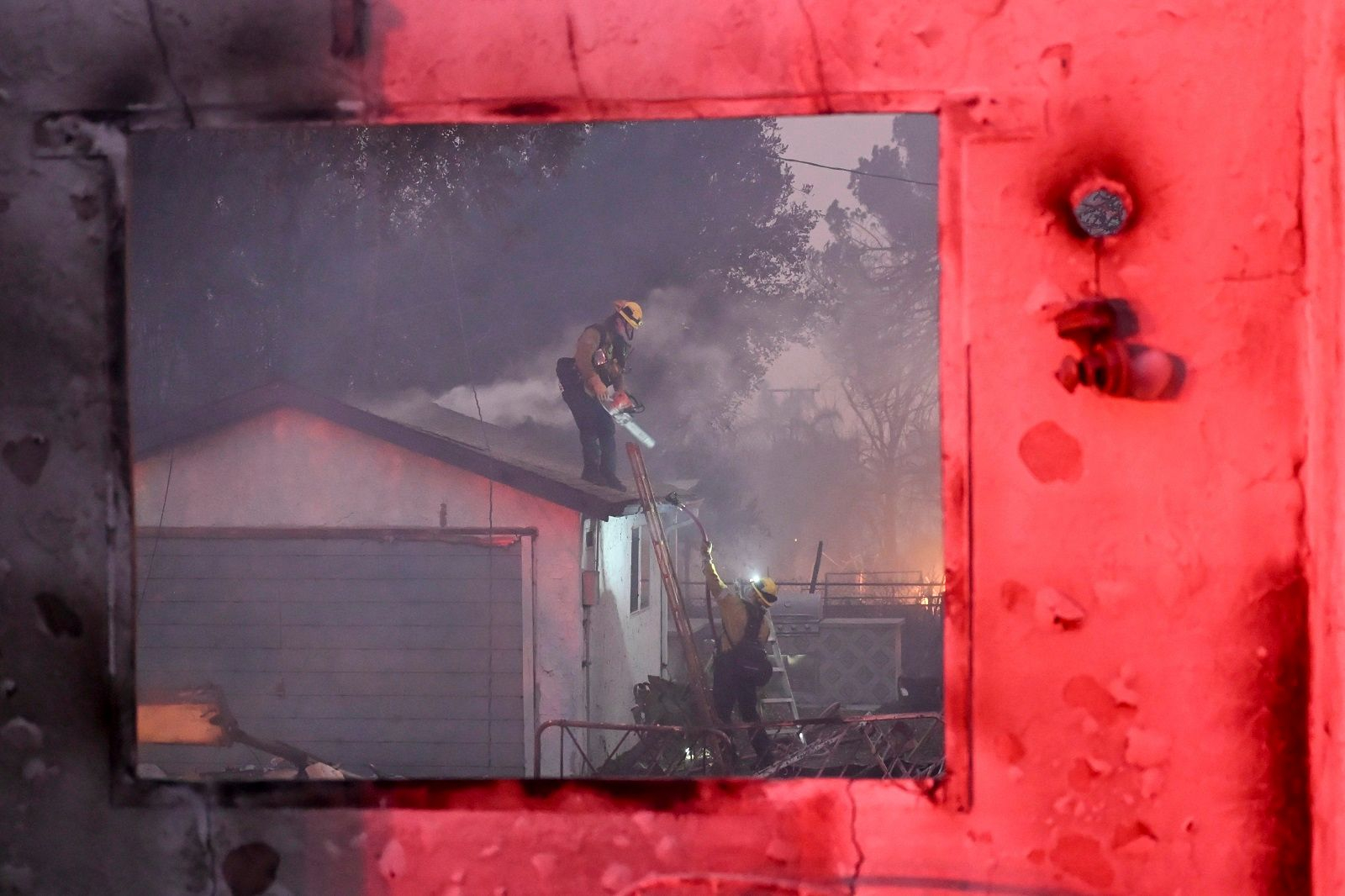 Στιγμιότυπο από το πύρινο μέτωπο