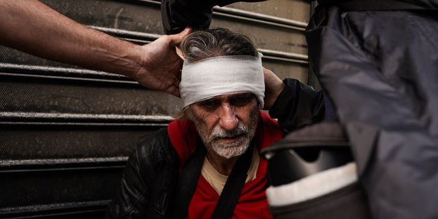 ΕΦΕ: Διαμαρτυρία για τον τραυματισμό φωτορεπόρτερ στη συγκέντρωση για τα Τέμπη