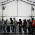 Η Αθήνα στο πλευρό των σκληρών της ΕΕ για κέντρα απελάσεων σε τρίτες χώρες