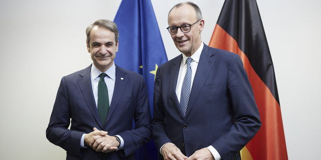 Συνάντηση Μητσοτάκη – Μερτς: Επί τάπητος η χρηματοδότηση της ευρωπαϊκής άμυνας