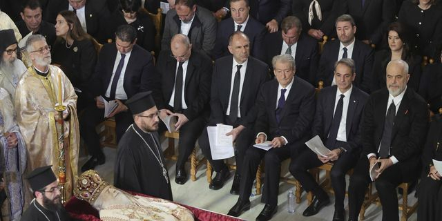 Ο Κυριάκος Μητσοτάκης στην εξόδιο ακολουθία για τον μακαριστό Αρχιεπίσκοπο Αναστάσιο