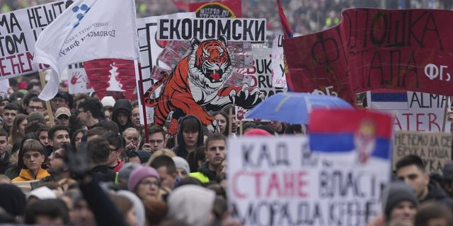 Μαζικές διαδηλώσεις στη Σερβία