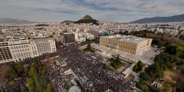 Τέμπη: Σχέδιο επικοινωνιακού “μπαζώματος” για τις πλατείες της οργής