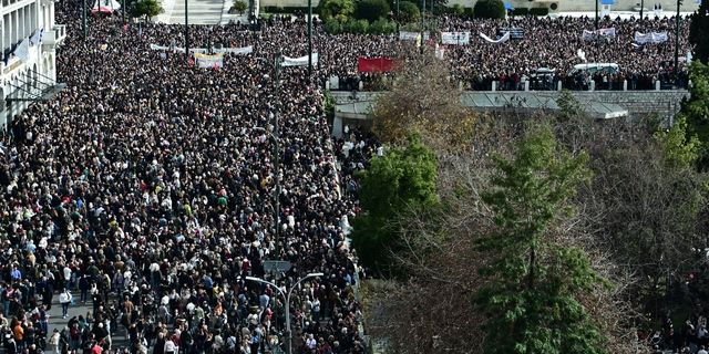 Συλλαλητήριο στην πλατεία Συντάγματος για το σιδηροδρομικό δυστύχημα στα Τέμπη
