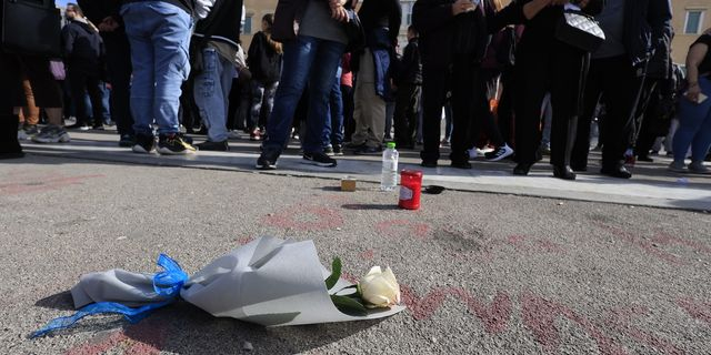 Τέμπη – Παπαγγελής: “Χάσαμε τα παιδιά μας γιατί οι πολιτικοί μας δεν έκαναν καλά τη δουλειά τους”