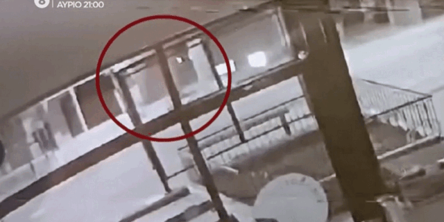 Χαϊδάρι: Βίντεο ντοκουμέντο μετά την επίθεση με μαχαίρι σε αστυνομικό