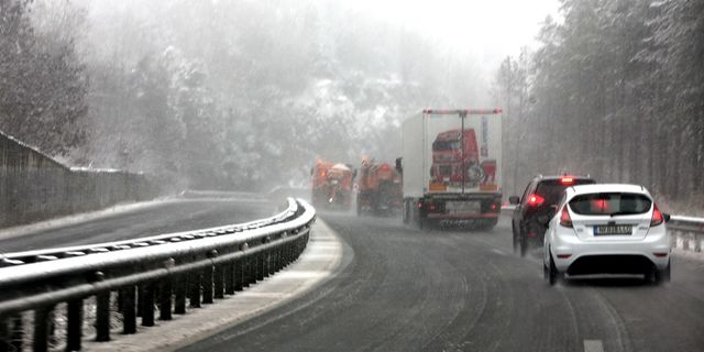 Κακοκαιρία: Σε εξέλιξη επιχείρηση απεγκλωβισμού 6 ατόμων από τον Γυφτόκαμπο Ζαγορίου