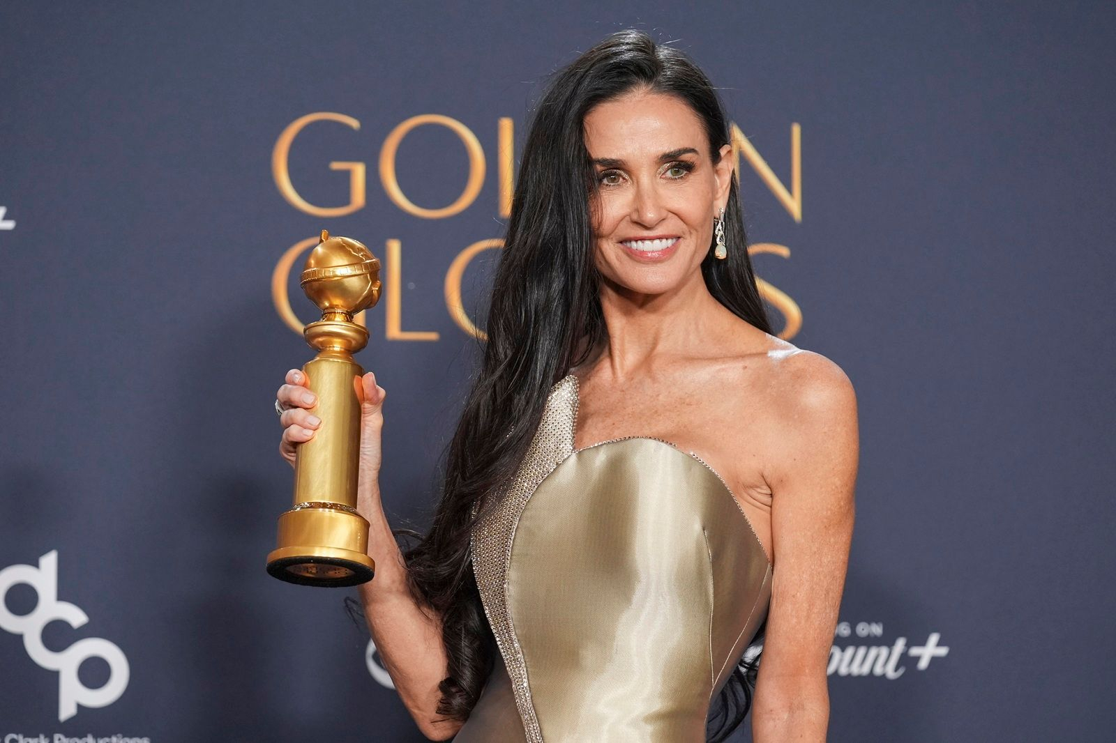 Η Demi Moore κέρδισε τη Χρυσή Σφαίρα για την ερμηνεία της στο "The Substance" 