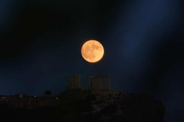 Μπορεί το φεγγάρι να επηρεάσει το κρασί που πίνεις;
