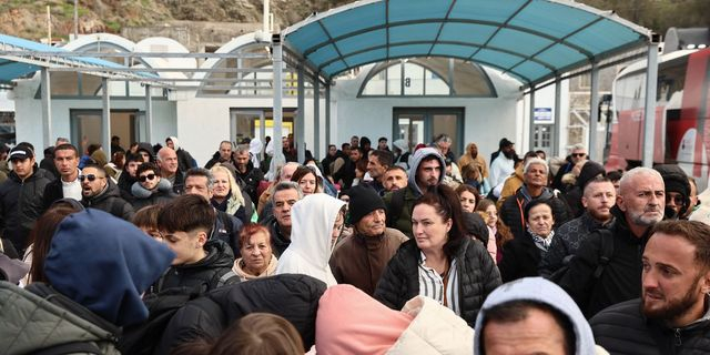 Κάτοικοι της Σαντορίνης εγκαταλείπουν το νησί