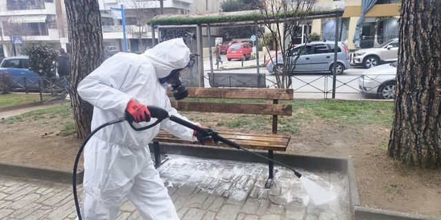 Συνεργείο καθαρισμού στη Θεσσαλονίκη