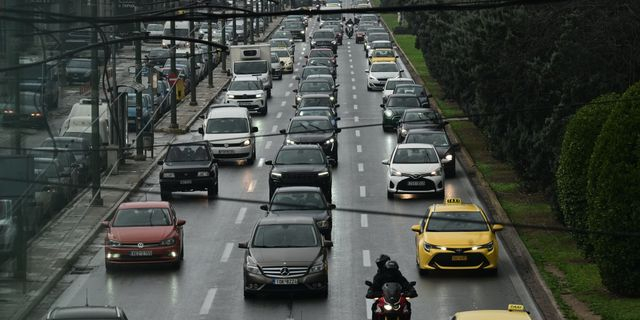 Κίνηση στους δρόμους: Μποτιλιάρισμα σε Κηφισό και Αττική Οδό – LIVE ΧΑΡΤΗΣ