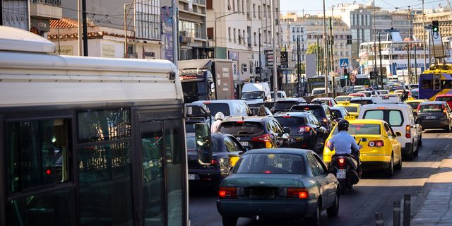 Κίνηση στους δρόμους: “Φρακαρισμένος” ο Κηφισός και το κέντρο – LIVE ΧΑΡΤΗΣ