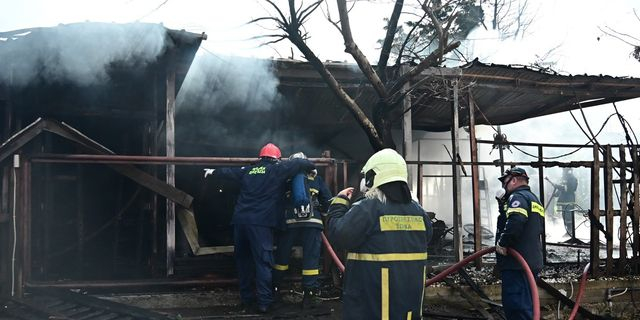 Πυρκαγιά σε επιχείρηση στην Λεωφόρο Βάρης - Κορωπίου