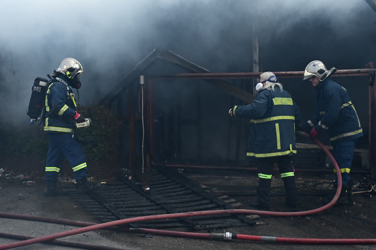 Πυρκαγιά σε επιχείρηση στην Λεωφόρο Βάρης - Κορωπίου