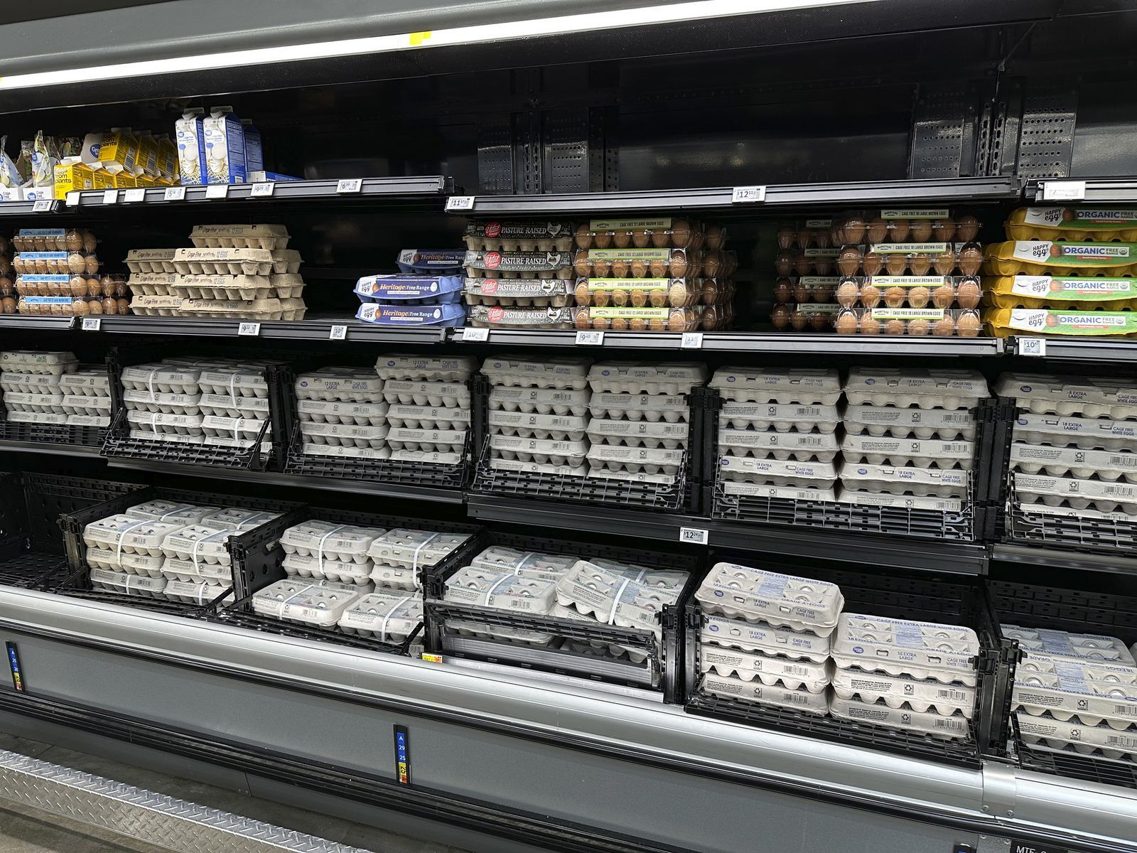 Συσκευασίες αυγών σε κατάστημα Walmart στο Κολοράντο