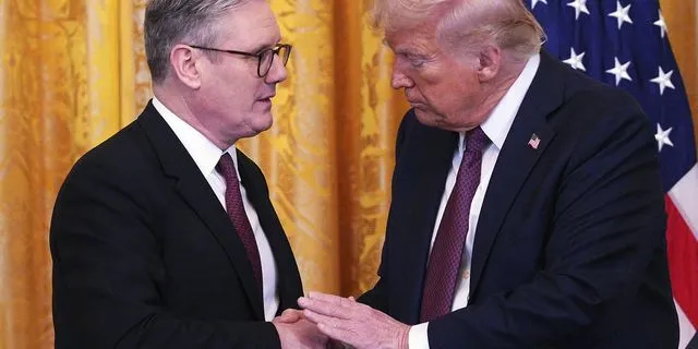 Κιρ Στάρμερ και Ντόναλντ Τραμπ