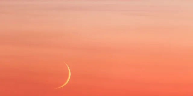 Νέα Σελήνη στον Κριό στις 17/04/2026: Συναισθηματική φόρτιση, παλιά τραύματα και αλλαγές. Πώς θα επηρεαστούν τα 12 ζώδια