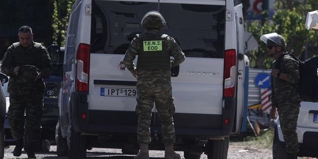 Μενίδι: Εντοπίστηκε ύποπτο αντικείμενο έξω από κατάστημα