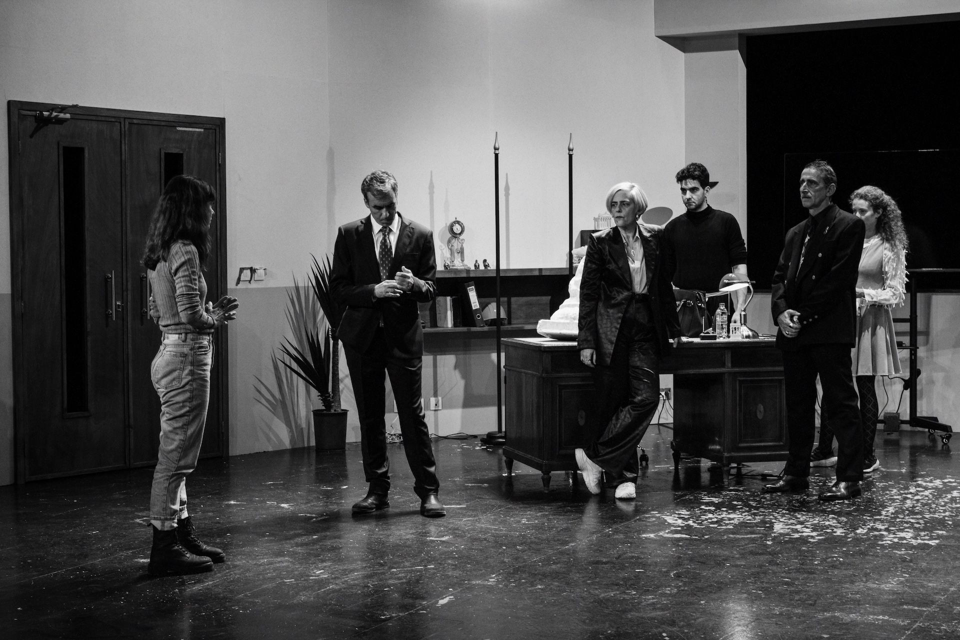 Η Καρυάτιδα- Γιώργος Καπουτζίδης