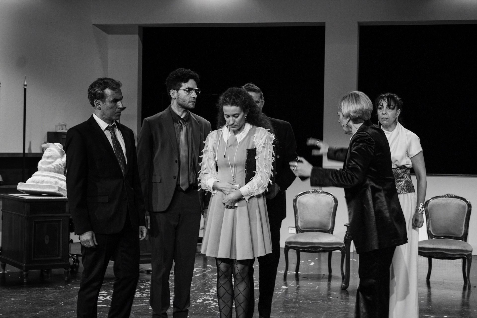 Η Καρυάτιδα- Γιώργος Καπουτζίδης