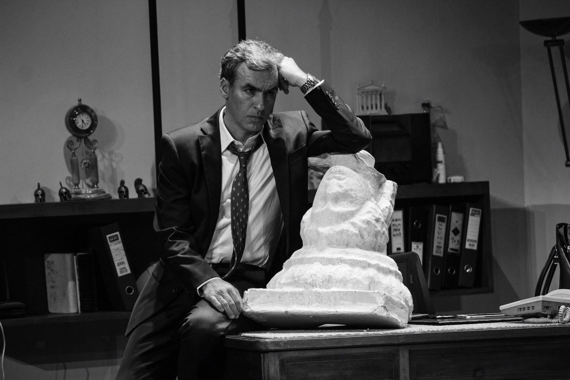 Η Καρυάτιδα- Γιώργος Καπουτζίδης