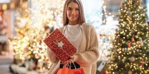 Τα ζώδια στα εορταστικά ψώνια: Ποιο ψάχνει προσφορές και ποιο ξεφεύγει