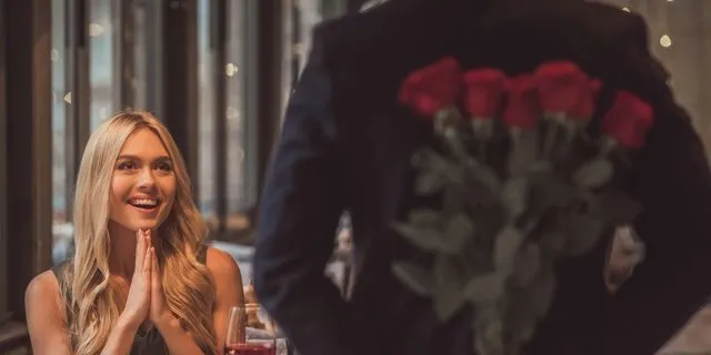 Το ρομαντικό τρίγωνο Ερμή-Ποσειδώνα στις 11/12/2025 γλυκαίνει την επικοινωνία και φέρνει συμφιλίωση. Ποια είναι τα 3 ζώδια που θα ευνοηθούν;