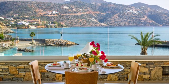 Ο Όμιλος Zeus International Hotels & Resorts παρουσιάζει το ανανεωμένο Mirabello Bay Luxury Resort