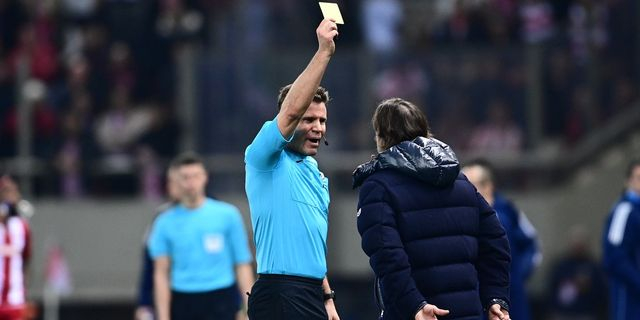 Ολυμπιακός – ΑΕΚ: Ένταση με Αλμέιδα και οπαδούς στον πάγκο