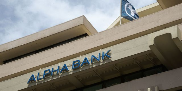 Alpha Bank: Στα 861 εκατ. ευρώ τα προσαρμοσμένα κέρδη μετά φόρων του 2024