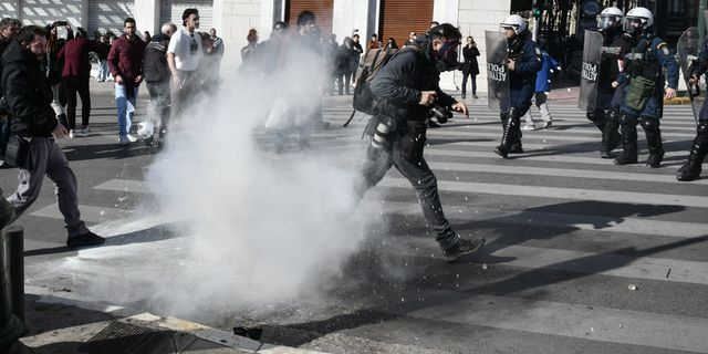 Ρίψη δακρυγόνων