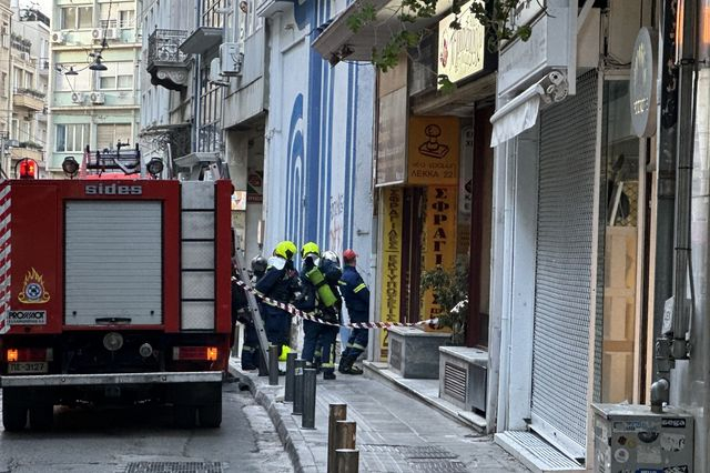 Κατεσβέσθη η φωτιά σε κτίριο στην Λιοσίων – Αποκαταστάθηκε η κυκλοφορία