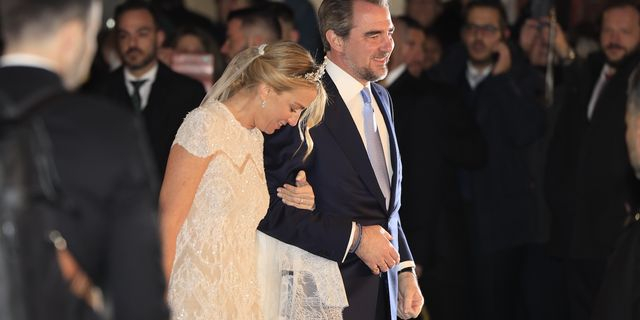 Νικόλαος Ντε Γκρες – Χρυσή Βαρδινογιάννη: Καρέ-καρέ ο λαμπερός γάμος τους στην Πλάκα