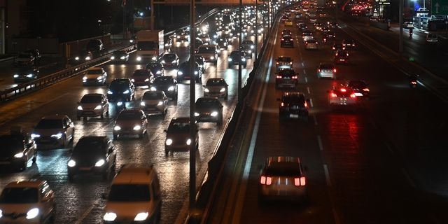 Κίνηση στους δρόμους: Καραμπόλα στον Κηφισό – Ουρές χιλιομέτρων στην κάθοδο