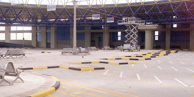 Πυροβολισμοί στα ΚΤΕΛ Μακεδονία: Γάζωσαν αυτοκίνητο – Ένας σοβαρά τραυματίας