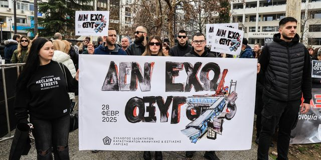 Απεργιακή συγκέντρωση στην Λάρισα - "Δεν έχω οξυγόνο"