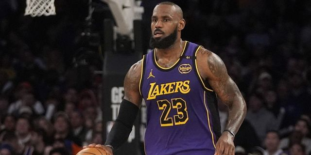 NBA: Διαστημικός ΛεΜπρόν, λύγισε με 42αρα τους Γουόριορς