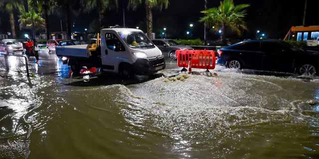 Καταιγίδα στην Αττική: Γέμισε ξανά με λύματα η Ποσειδώνος