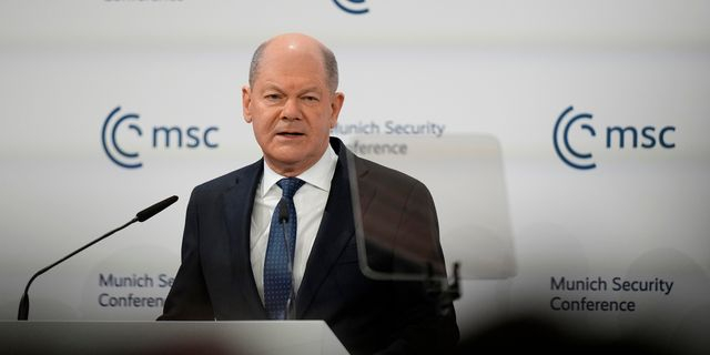 Ο καγκελάριος της Γερμανίας, Όλαφ Σολτς, μιλά κατά τη διάρκεια της Διάσκεψης Ασφαλείας του Μονάχου