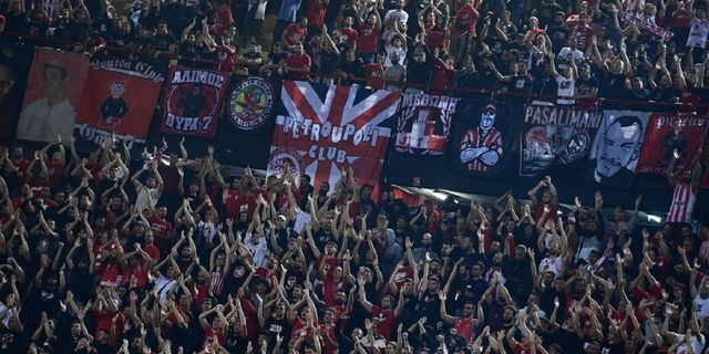 Μαζική “απόβαση” 1.500 φιλάθλων του Ολυμπιακού στο Παρίσι