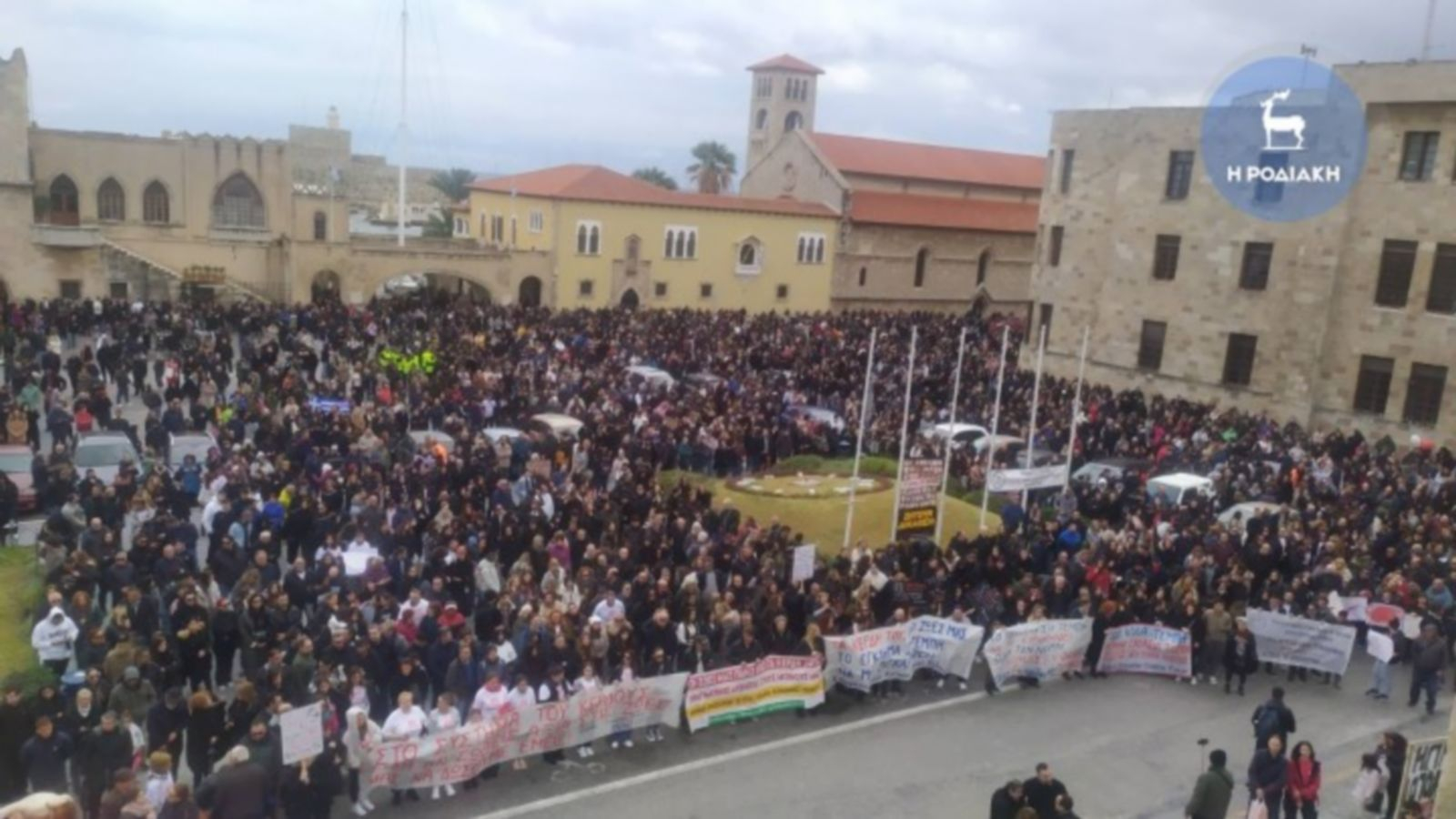 Συγκέντρωση στη Ρόδο για το δυστύχημα των Τεμπών