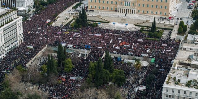 Τέμπη: Από τις πλατείες στη Βουλή η πρόταση μομφής