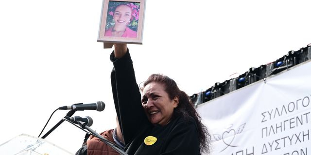 Τέμπη: Συγκίνησε η μητέρα της Κυριακής Γρίβα στη συγκέντρωση του Συντάγματος